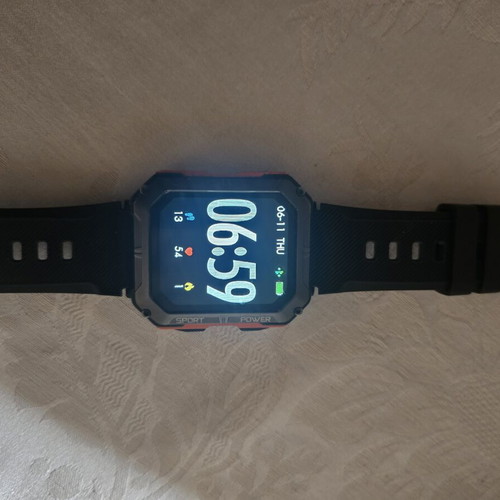 C20 Pro smartwatch like new with Bluetooth calling and fitness tracking
