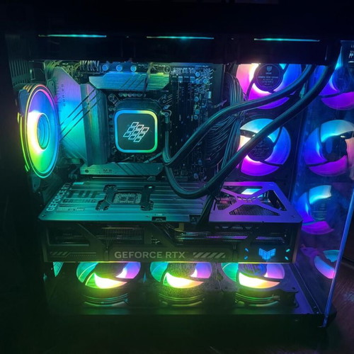 Gaming PC RTX 5090 32 GB GDDR7 like new