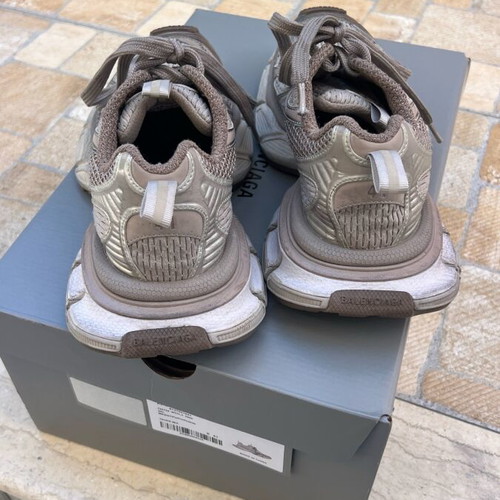 Balenciaga athletic shoes 3XL like new, taupe mix, size 41