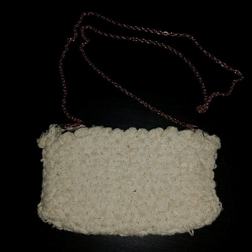 Handmade white crossbody bag like new with magnetic closure