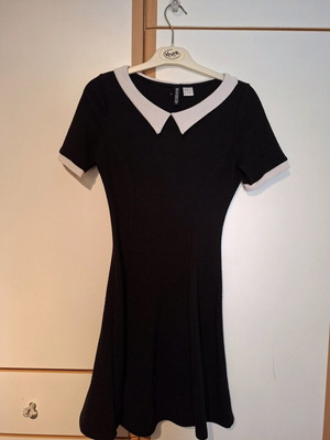Black dress with white collar H&M small like new