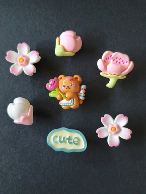 Crocs charms set with bear and flowers like new, pink multicolor