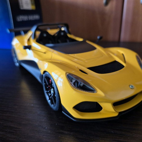 Lotus 3 Eleven Autoart model 1/18 new, yellow metallic