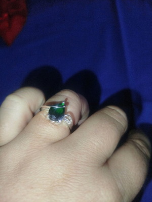 Silver 925 ring with green teardrop stone like new