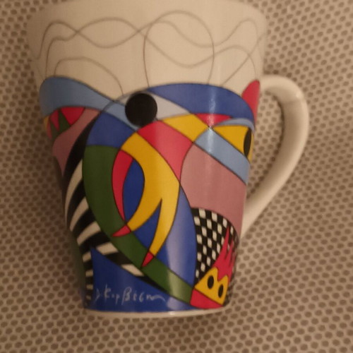 Collectible Pizza Fan mug signed by Dim. Korovesis like new