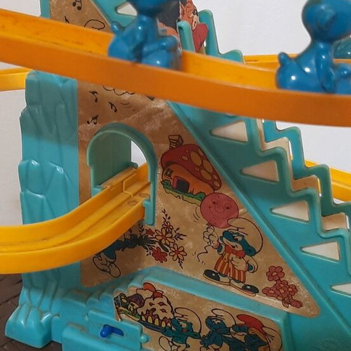 Vintage 1985 Stroumfotsoulihres toy used, needs repair