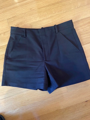 Zara short medium size used, high rise