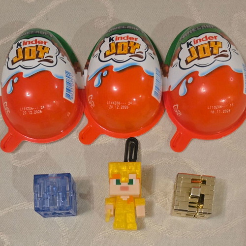 Kinder Joy Minecraft Alex in Golden Armour with paperclip, like new