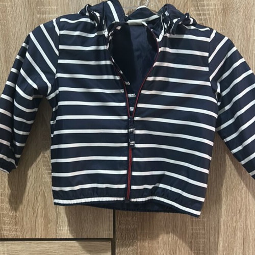 Thin windbreaker 12-18 months like new