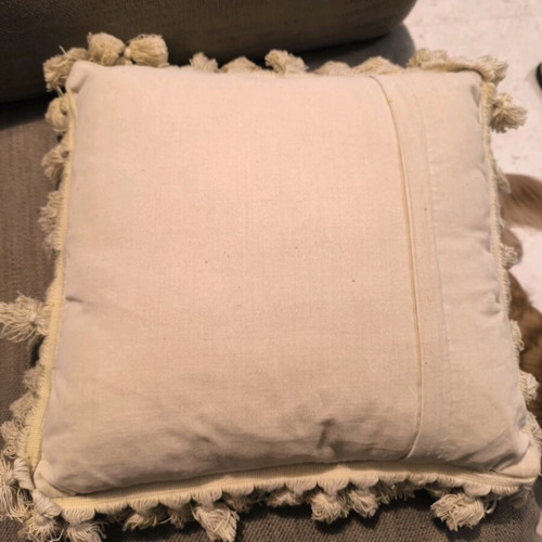 French knitted vintage pillow like new 40x40