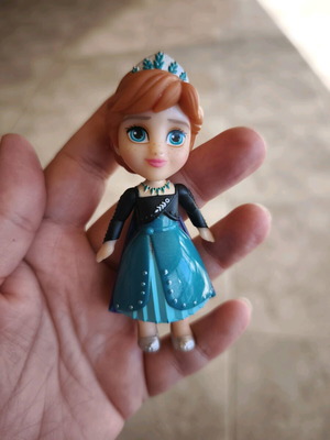 Disney Princess Anna Frozen doll used