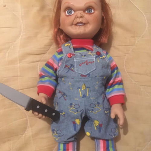 Chucky Mezco figure 12 inches like new with sound and knife