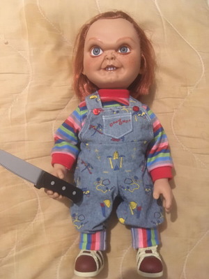 Chucky Mezco figure 12 inches like new with sound and knife