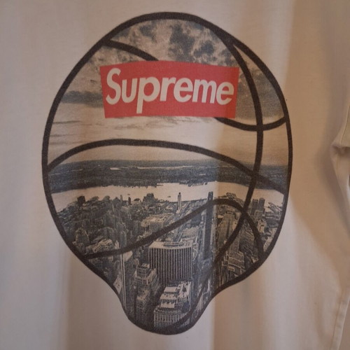 Supreme men's t-shirt used with basketball print and New York panorama