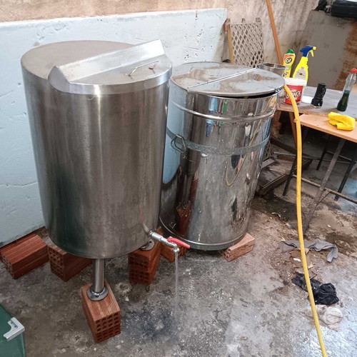 Stainless steel containers 100L like new, set with tap and plain