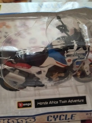 Honda Africa Twin Adventure 1:18 scale metal motorcycle model by Bburago