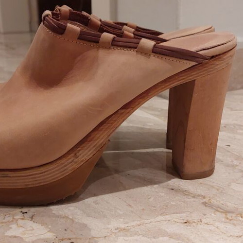 Wooden clogs size 38 like new, beige, high heels