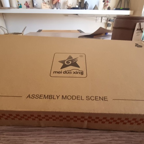 Diorama Store with Parking 1:64 scale, like new