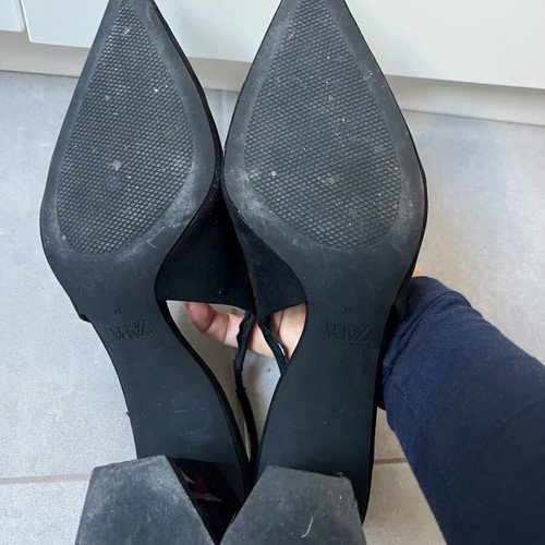 Zara black pumps like new, low block heel size 37
