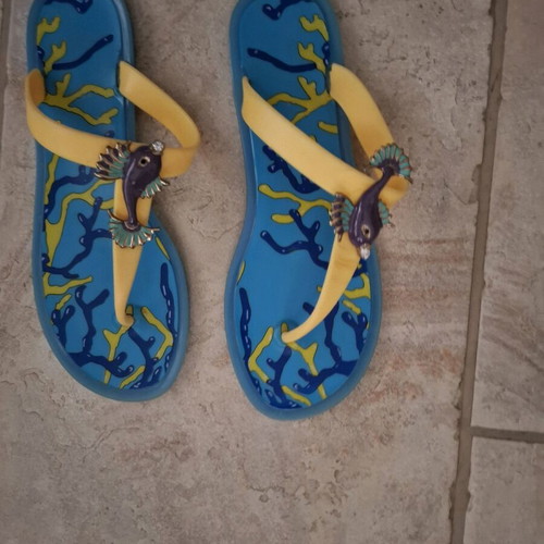 Women's sandals with designs like new, colorful beach style
