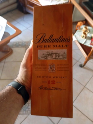 Ξύλινο κουτί Ballantines μεταχειρισμένο, ουίσκι 12 ετών