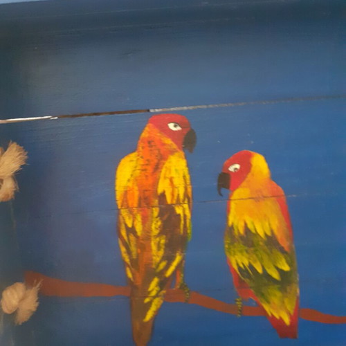 Wooden tray with hand-painted parrots like new, 50×30 cm