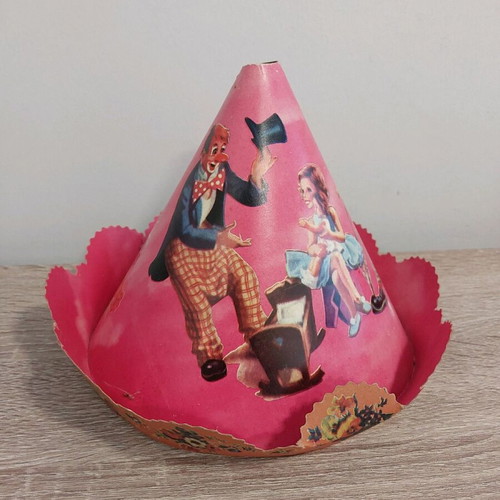 Vintage Pierrot hats 1970 like new, paper