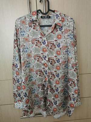 Women's shirt like new, size M, multicolor