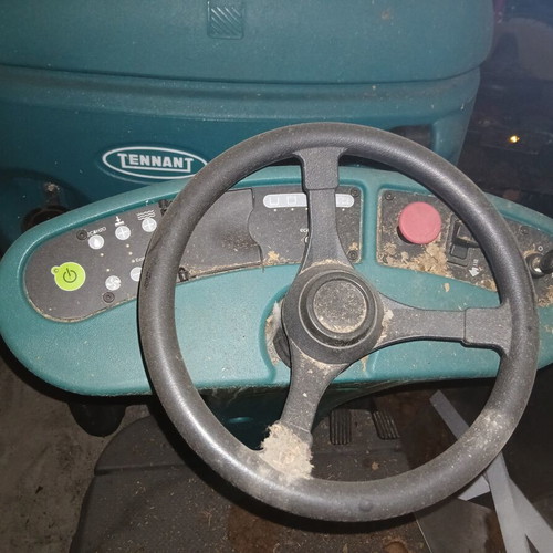 Professional floor cleaning machines like new, 2 models