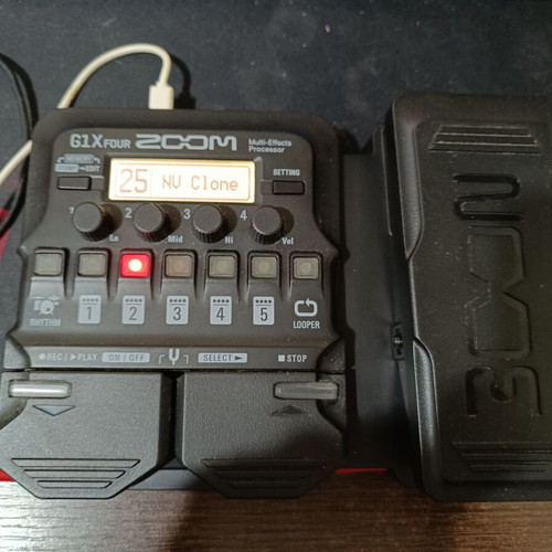Zoom G1X Four Multi-Effects Processor guitar pedal, like new