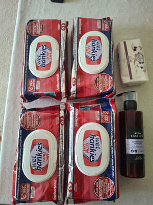 Wet Hankies πακέτο με 4 συσκευασίες, σαπούνι Care και λοσιόν Avon