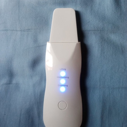 Ultrasonic facial cleansing and tightening device with spatula