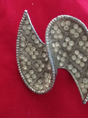 Vintage pin mid-century silver with white rhinestones like new