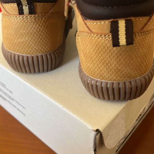 Boots size 23 new, beige and brown for girls and boys