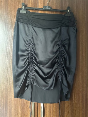 Max & Co trends silk skirt L like new, black