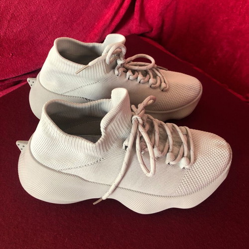 Sneakers light gray like new, size 36, athletic style