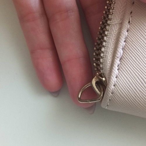 Women's wallet like new, pink, missing zipper clip