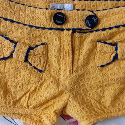 Shorts like new, size 146-152, yellow mustard color