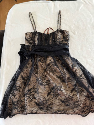 Zic Zac Mini Champagne dress with black lace size M like new