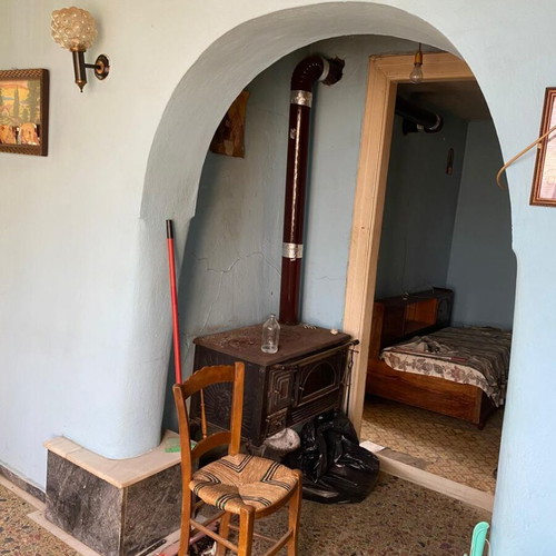 Οικόπεδο 139 τ.μ. στη Χίο με παλαιά κατοικία προς ανακαίνιση