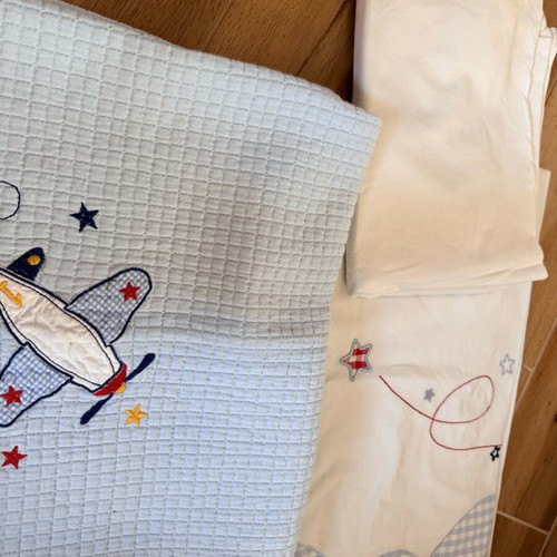 Baby bedding set and piqué blanket like new