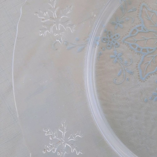 Christmas dishes like new, 3 large platters and salt-pepper set