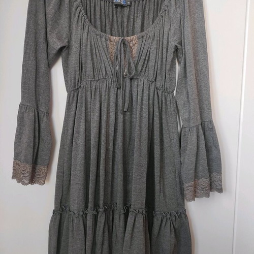 Off shoulder dress gray like new with lace and ruffles