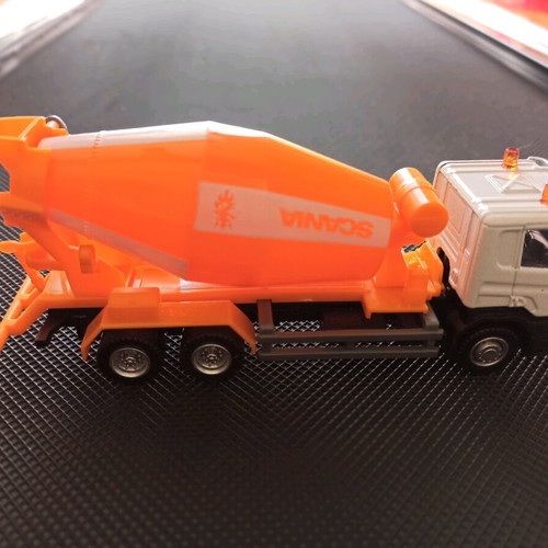 Scania cement mixer toy like new, size 14x5cm