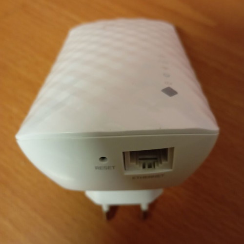 Tplink WiFi range extender used, good working condition