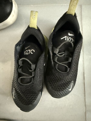 Nike kids shoes size 26 like new