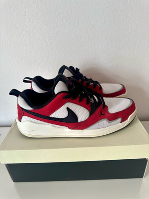 Ανδρικά Sneakers Jordan CMFT Era 46 σαν καινούργια, μπορντό