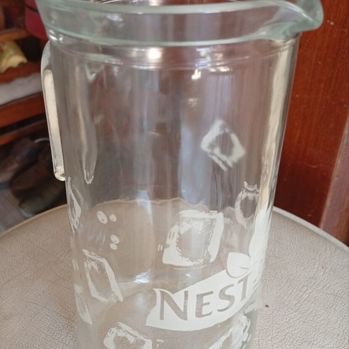Glass pitcher Nestlé like new