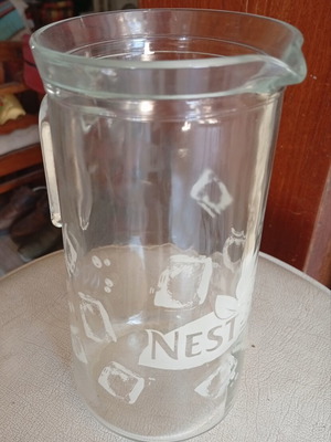 Glass pitcher Nestlé like new