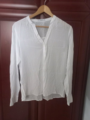 Pull & Bear blouse with buttons Large like new, white